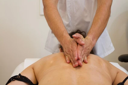 Trattamento massoterapico con massaggiatrice qualificata a Padenghe sul Garda 6